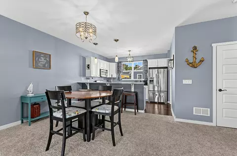 Dining - 5 River Row, Ottawa, IL 61350 photo 1 of 1