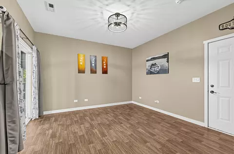 Living - 5 River Row, Ottawa, IL 61350 photo 1 of 3