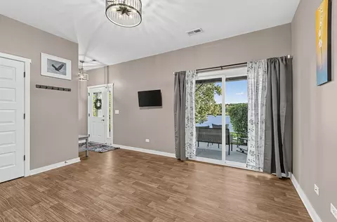 Entry Way - 5 River Row, Ottawa, IL 61350 photo 1 of 1