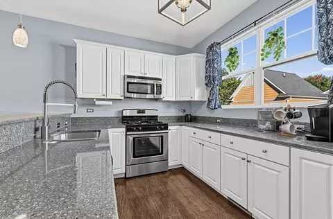 Kitchen - 5 River Row, Ottawa, IL 61350 photo 1 of 2