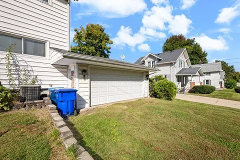 Exterior - 410 S Cottage St, Kewanee, IL 61443 photo 2 of 4