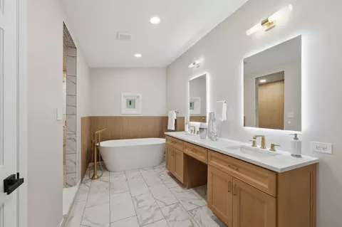 Bath - 542 E Prospect Ave, Lake Bluff, IL 60044 photo 3 of 10