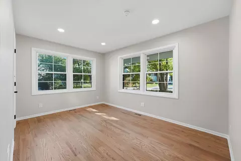 Living - 542 E Prospect Ave, Lake Bluff, IL 60044 photo 5 of 5