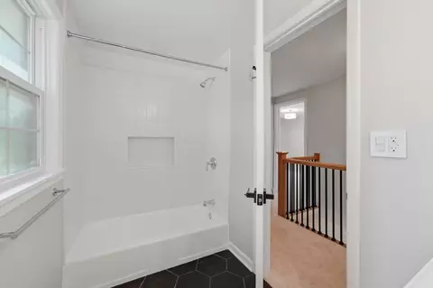 Bath - 542 E Prospect Ave, Lake Bluff, IL 60044 photo 7 of 10