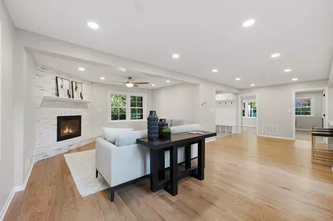 Living - 542 E Prospect Ave, Lake Bluff, IL 60044 photo 4 of 5