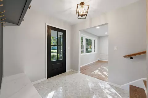 Entry Way - 542 E Prospect Ave, Lake Bluff, IL 60044 photo 2 of 4