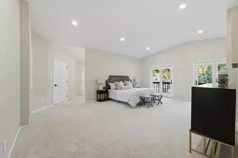 Bedroom - 542 E Prospect Ave, Lake Bluff, IL 60044 photo 1 of 10