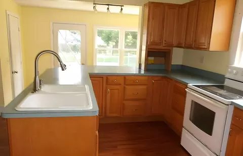 218 E Washington St, Paris, IL 61944 photo 4