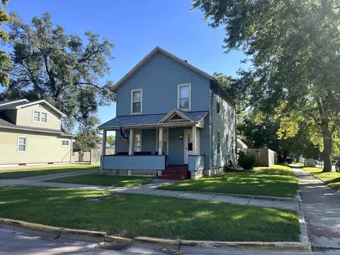 554 Bangs St, Aurora, IL 60505 photo 2