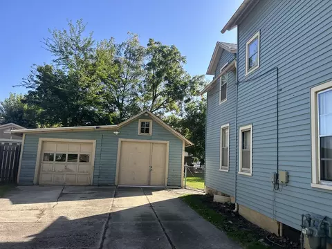 554 Bangs St, Aurora, IL 60505 photo 3