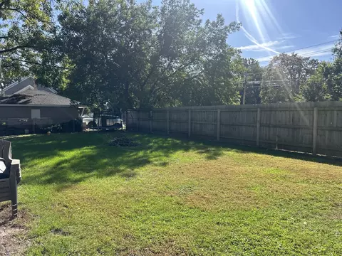 554 Bangs St, Aurora, IL 60505 photo 5