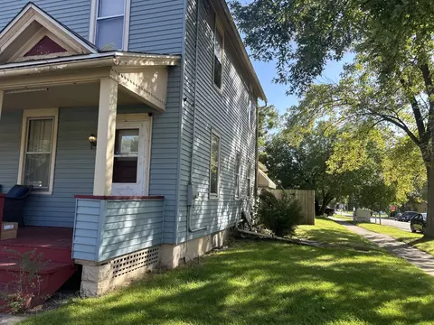 554 Bangs St, Aurora, IL 60505 photo 4
