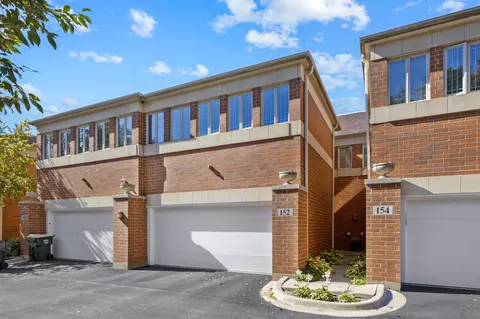 152 Finstad Dr, Libertyville, IL 60048