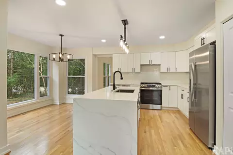 Kitchen - 275 Farmhill Dr, Algonquin, IL 60102 photo 3 of 3