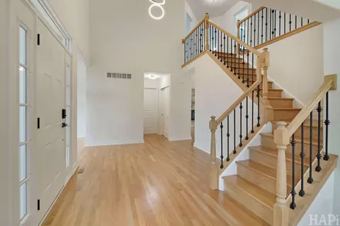 Entry Way - 275 Farmhill Dr, Algonquin, IL 60102 photo 1 of 2