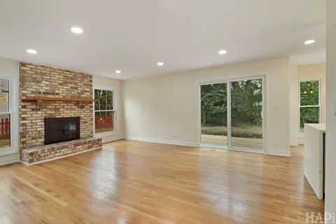 Living - 275 Farmhill Dr, Algonquin, IL 60102 photo 3 of 8