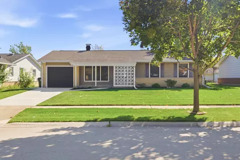 45 Avon Rd, Elk Grove Village, IL 60007