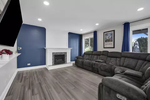 Living - 6909 Twin Falls Dr, Plainfield, IL 60586 photo 2 of 3