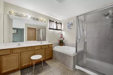 Bath - 6909 Twin Falls Dr, Plainfield, IL 60586 photo 2 of 2