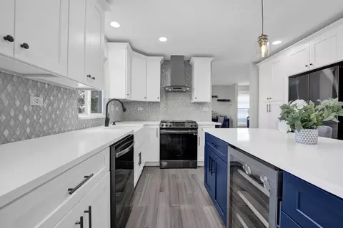 Kitchen - 6909 Twin Falls Dr, Plainfield, IL 60586 photo 2 of 3