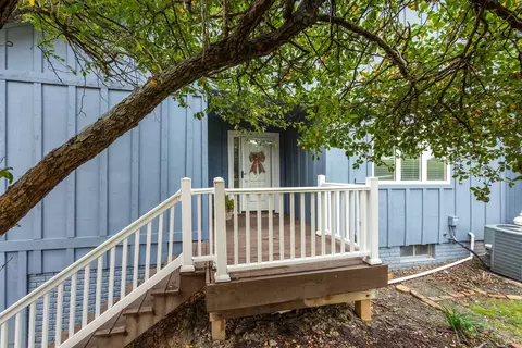 6401 Utica Ridge Rd #12, Davenport, IA 52807