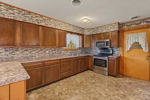 Kitchen - 14798 Cherry St, Sesser, IL 62884 photo 2 of 4