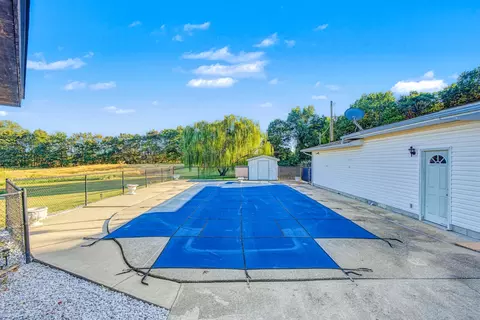 Exterior - 14798 Cherry St, Sesser, IL 62884 photo 12 of 17