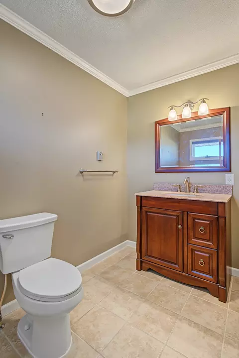 Bath - 14798 Cherry St, Sesser, IL 62884 photo 2 of 2