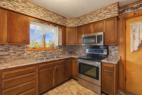 Kitchen - 14798 Cherry St, Sesser, IL 62884 photo 4 of 4