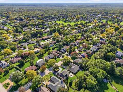 View/Area - 8361 Clynderven Rd, Burr Ridge, IL 60527 photo 4 of 6