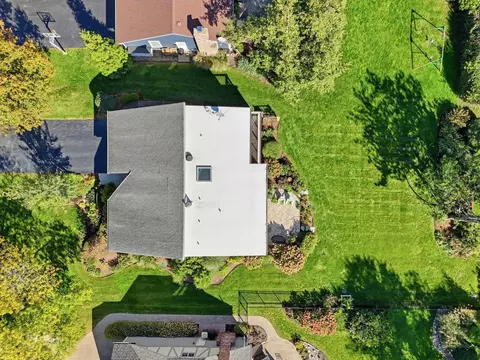 View/Area - 8361 Clynderven Rd, Burr Ridge, IL 60527 photo 3 of 6