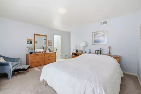 Bedroom - 8361 Clynderven Rd, Burr Ridge, IL 60527 photo 2 of 3