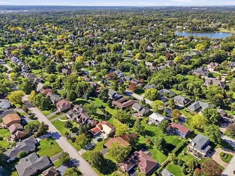 View/Area - 8361 Clynderven Rd, Burr Ridge, IL 60527 photo 5 of 6
