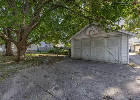 Exterior - 1402 28th Ave, Moline, IL 61265 photo 6 of 7