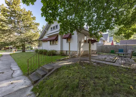 Exterior - 1402 28th Ave, Moline, IL 61265 photo 5 of 7
