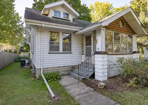 Exterior - 1402 28th Ave, Moline, IL 61265 photo 7 of 7