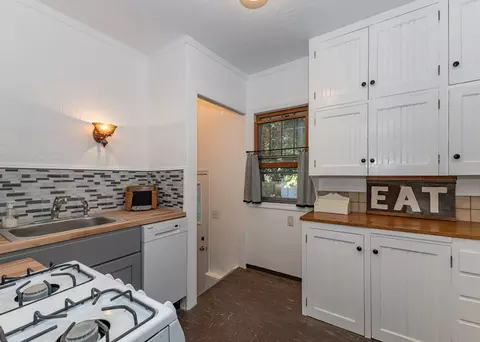 Kitchen - 1402 28th Ave, Moline, IL 61265 photo 3 of 3