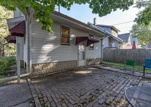 Exterior - 1402 28th Ave, Moline, IL 61265 photo 4 of 7