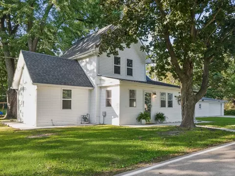 3 S530 Finley Rd, Sugar Grove, IL 60554