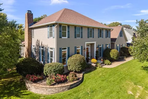 4338 Forest Rd, Davenport, IA 52807