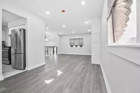 Entry Way - 17000 Pine Ct, Hazel Crest, IL 60429 photo 2 of 2