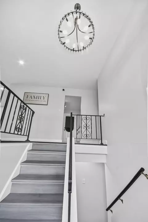 Entry Way - 17000 Pine Ct, Hazel Crest, IL 60429 photo 1 of 2