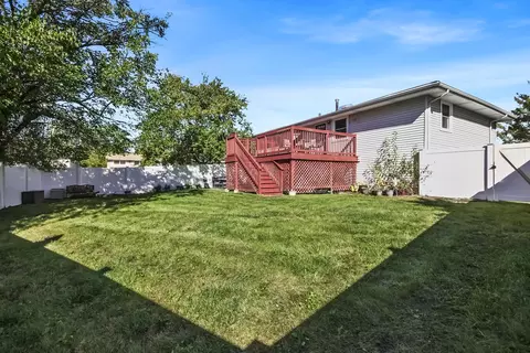 Exterior - 17000 Pine Ct, Hazel Crest, IL 60429 photo 3 of 4