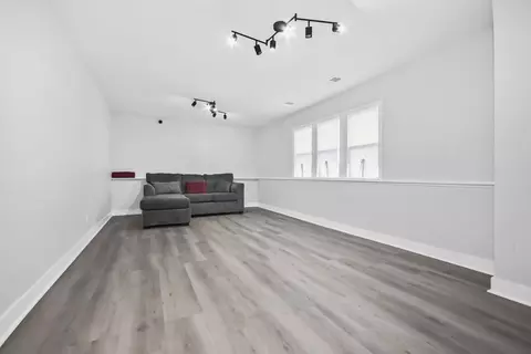 Living - 17000 Pine Ct, Hazel Crest, IL 60429 photo 4 of 4