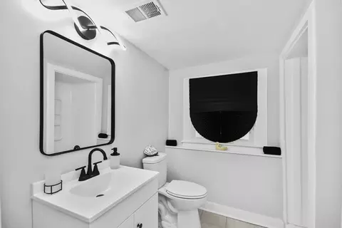 Bath - 17000 Pine Ct, Hazel Crest, IL 60429 photo 2 of 2