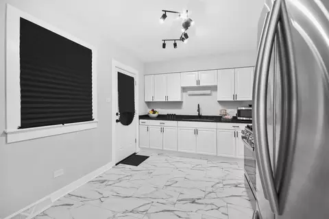 Kitchen - 17000 Pine Ct, Hazel Crest, IL 60429 photo 3 of 3