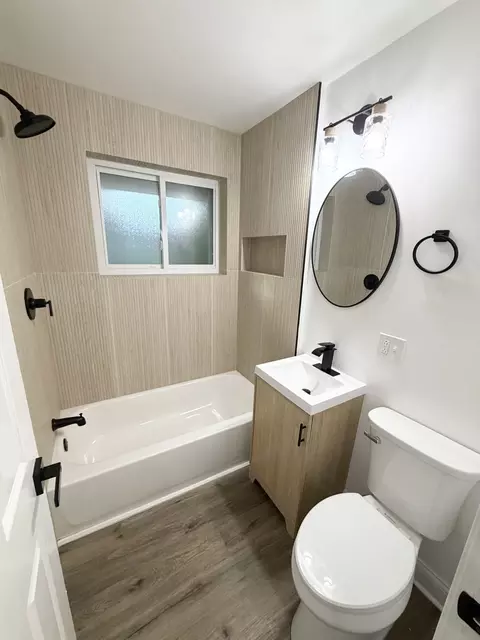 Bath - 143 E 119th St, Chicago, IL 60628 photo 1 of 5