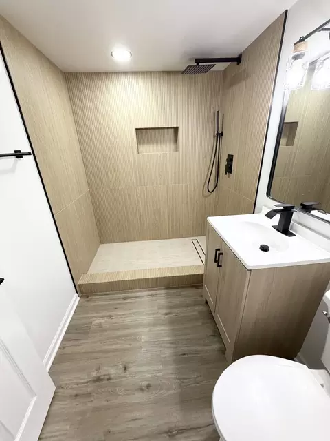 Bath - 143 E 119th St, Chicago, IL 60628 photo 4 of 5