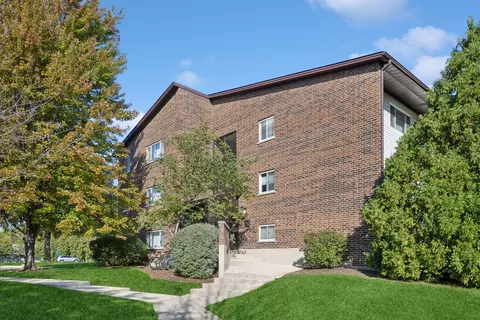660 Perrie Dr #201, Elk Grove Village, IL 60007