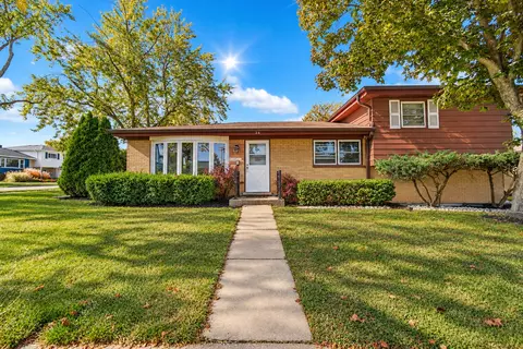 Exterior - 36 S Highview Ave, Addison, IL 60101 photo 2 of 5